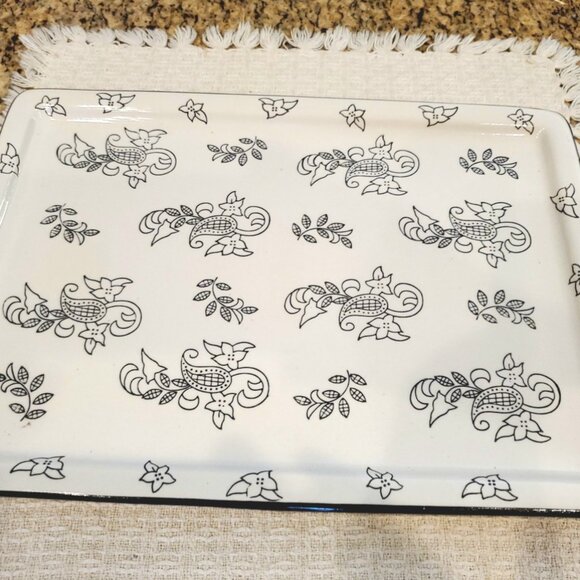 Baum Stoneware Black and Cream Color Paisley Serving Tray With Handles - Picture 1 of 4